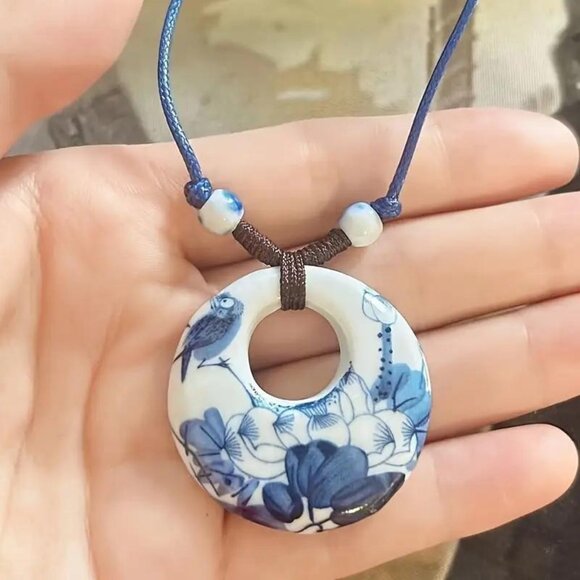 CERAMIC PENDANT NECKLACE - Picture 1 of 2